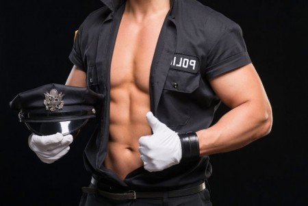policier sexy en uniforme